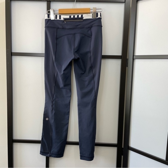 [4] Lululemon Women’s Up The Pace Crop Nautical Navy Blue & White Stripes - Picture 5 of 16